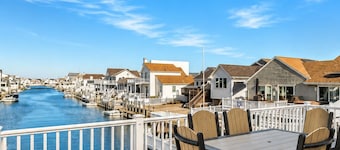 Waterfront Lagoon Escape , Sunset Views, Private Dock and Minutes to LBI