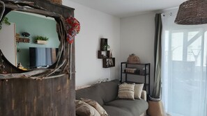 Living area - Vrbo Property (Linguizzetta)