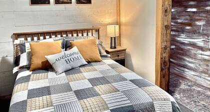 Cozy, Private Retreat - Close to the Lake - Views, Fishing, Kayaks, Games & MORE