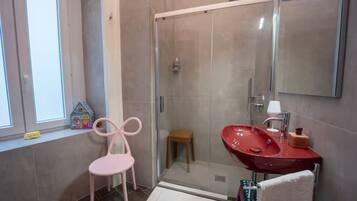 Doccia, bidet, asciugamani