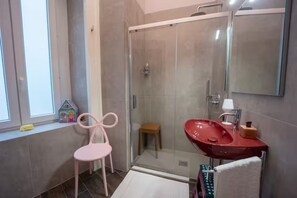 Doccia, bidet, asciugamani
