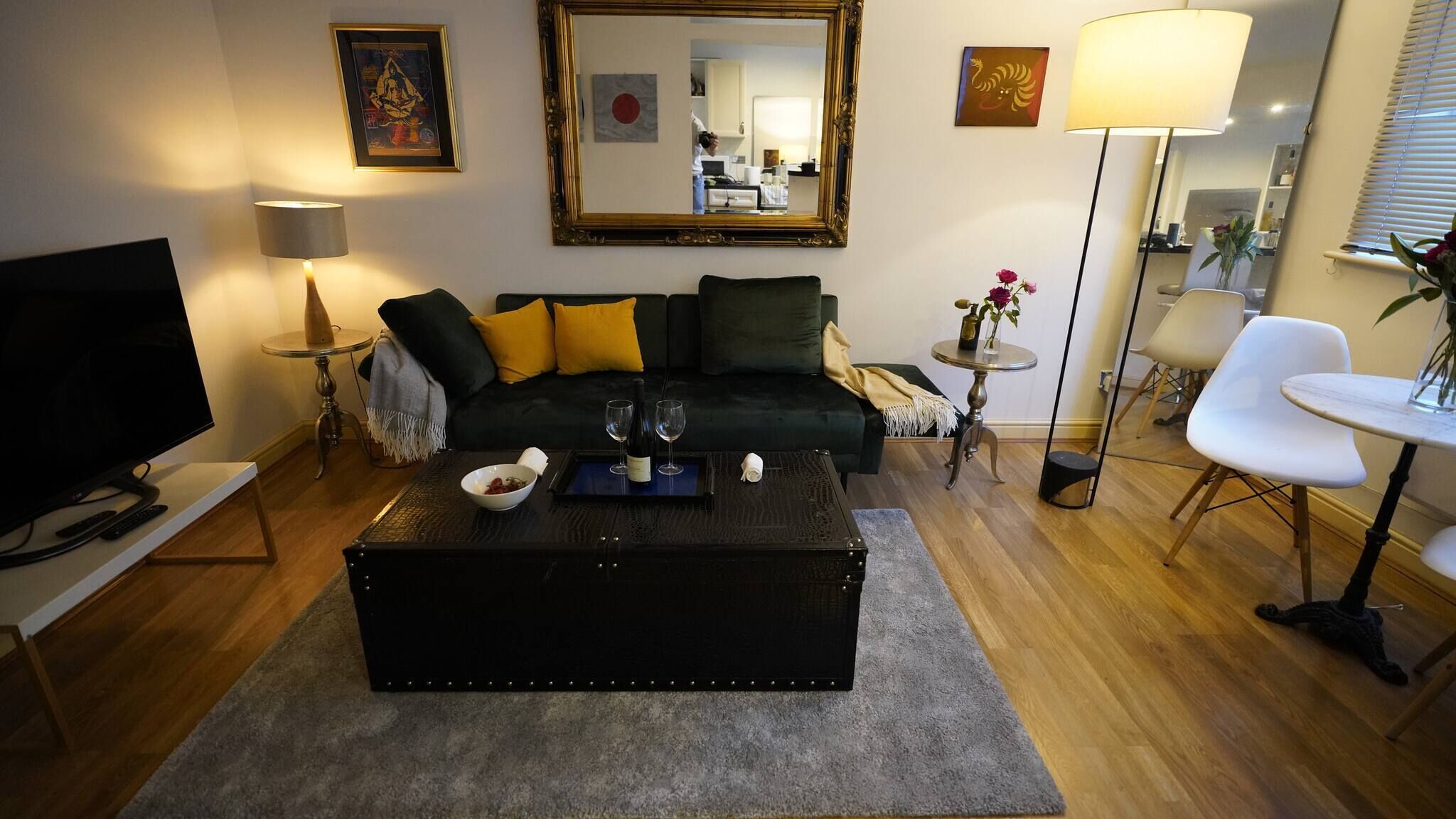 Apartment, 1 Bedroom, Garden View | Living room