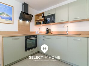 Private kitchen - Apartment with terrace, pets welcome - 6 guests (Bormes-les-Mimosas)