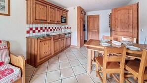 Unclassified image, 5 of 13, button - Spacious apartment with balcony and parking, close to slopes (Les Menuires)