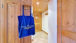 Unclassified image, 4 of 13, button - Spacious apartment with balcony and parking, close to slopes (Les Menuires)