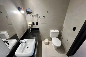 Deluxe-Apartment, Balkon, Strandblick | Badezimmer