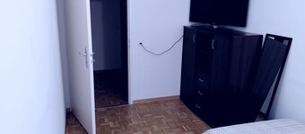 Affordable large private room in an apartment, suitable for couples