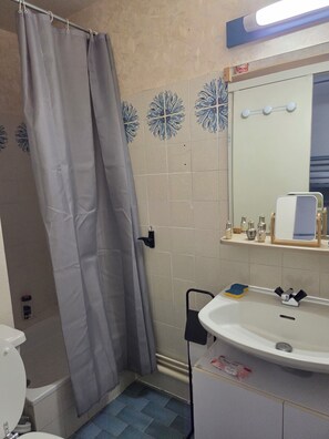 Douche, serviettes fournies