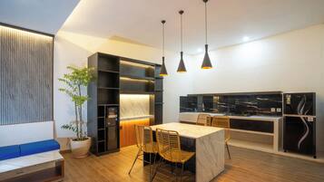 Villa Confort, 1 habitación, cocineta, vista al jardín | Interior