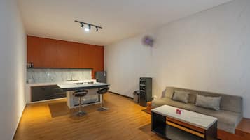 Comfort Villa, 2 Bedrooms, Kitchenette, Garden View | Living area