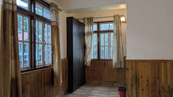 Presidential Suite | WiFi (free), bed sheets