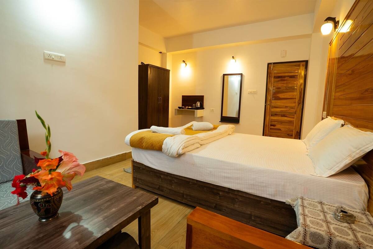Deluxe Double Room, Mountain View | Free WiFi