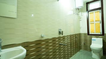 Douche, articles de toilette gratuits, chaussons, serviettes fournies