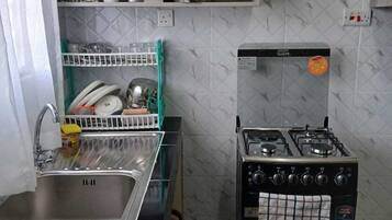 Kühlschrank, Mikrowelle, Ofen, Wasserkocher