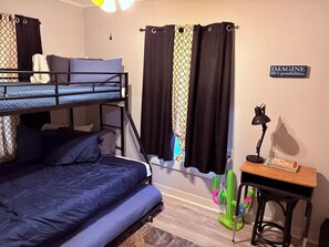 Unclassified image, 5 of 12, button - Lucky Phoenix Colorful Family Retreat Near Downtown Texarkana (Texarkana)