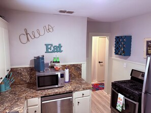 Unclassified image, 4 of 12, button - Lucky Phoenix Colorful Family Retreat Near Downtown Texarkana (Texarkana)