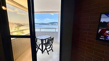 Deluxe Apartment, Balcony, Beach View | Dining