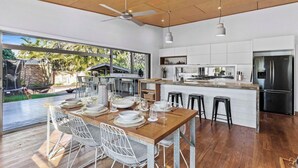 Dining - Redcliffe Coastal Escape Walk to Woody Point Beach (Redcliffe)