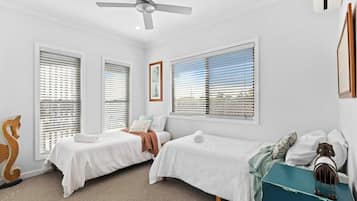 4 bedrooms, iron/ironing board, free WiFi, bed sheets