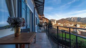Deluxe Apartment, Balcony, Mountain View | Outdoor dining