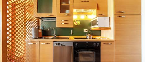 Comfort Apartment, Mountain View | Private kitchen