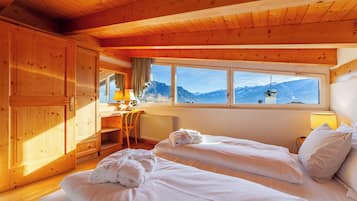 Deluxe Apartment, Balcony, Mountain View | Desk, laptop workspace, blackout curtains, free WiFi