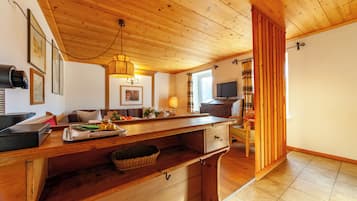 Comfort-Apartment, Bergblick | Wohnbereich