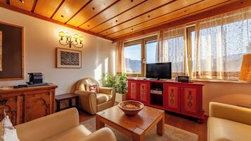 Comfort-Apartment, Bergblick | Wohnbereich