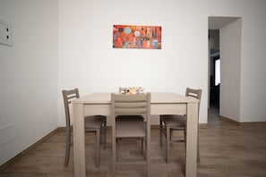 Comfort-Zimmer, Kochnische | Speisen