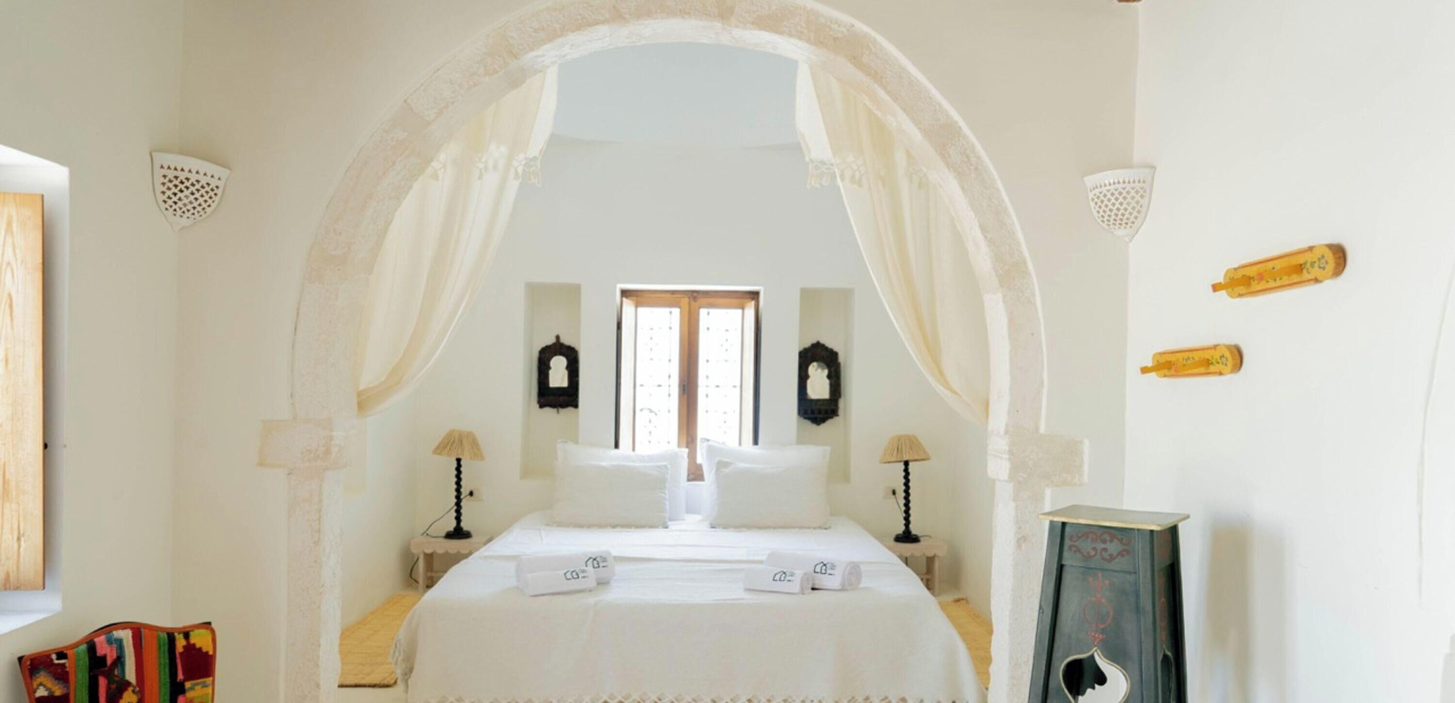 4 bedrooms, iron/ironing board, bed sheets