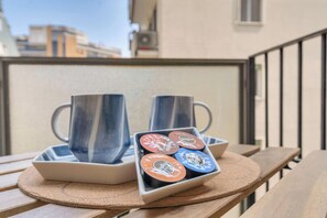 Outdoor dining - Vrbo Property (Milano)