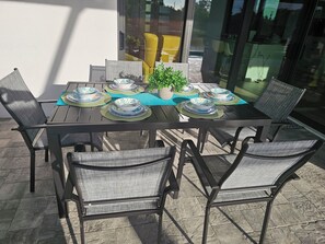Outdoor dining - Luxury Relaxing Waterfront House - Heated Pool - 4BD - Family and Pets Friendly (Port Charlotte)