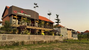 Unclassified image, 4 of 44, button - 10 Living House (Tabanan)