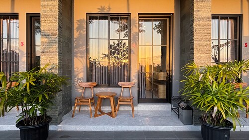 10 Living House