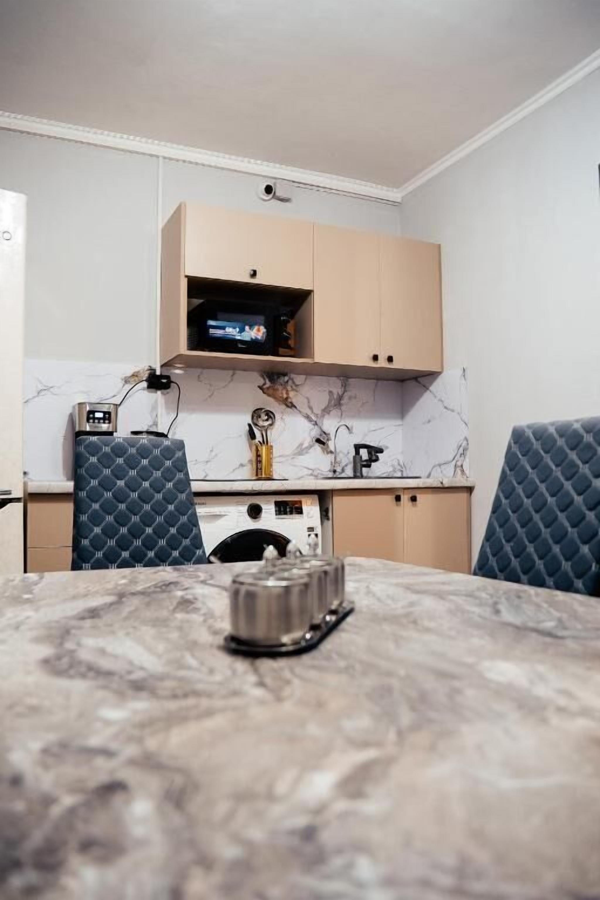 Standard Shared Dormitory, Mixed Dorm | Private kitchen | Full-size fridge, microwave, stovetop, cookware/dishes/utensils