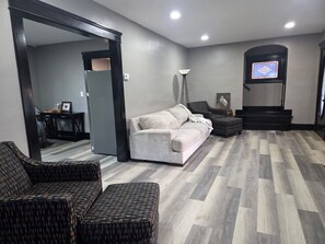 Living area - A Hop ,Skip, and Jump to the Beach (Lorain)