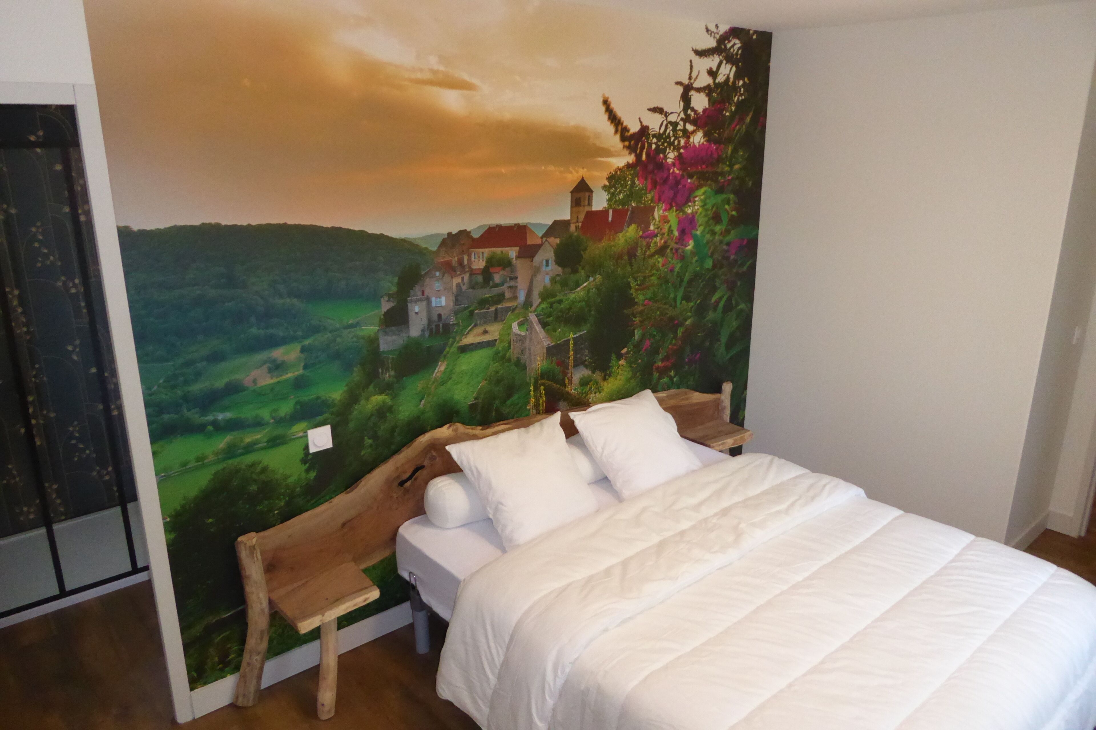 2 bedrooms, iron/ironing board, bed sheets
