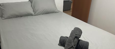 2 bedrooms, iron/ironing board, Internet, bed sheets