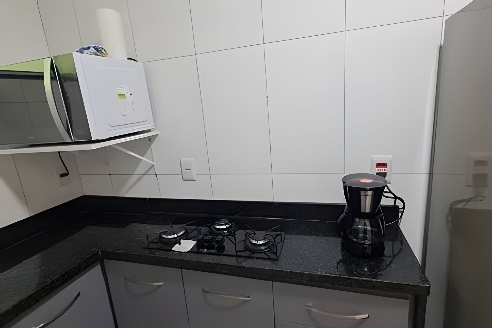Studio | Private kitchen | Fridge, microwave, stovetop, cookware/dishes/utensils