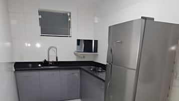 Studio | Private kitchen | Fridge, microwave, stovetop, cookware/dishes/utensils