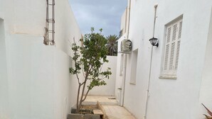 Unclassified image, 4 of 13, button - House with two terraces (djerba)