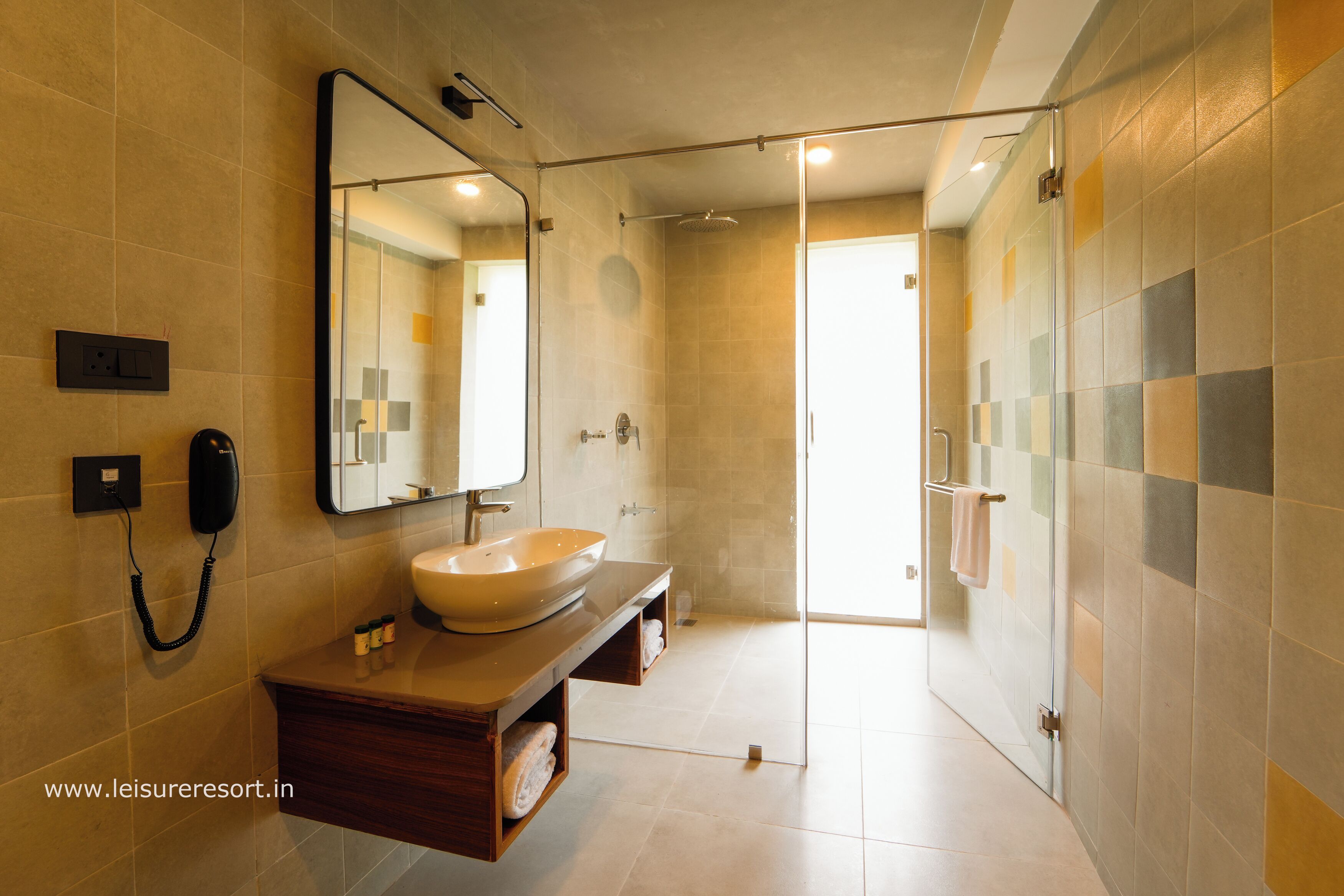 Elite Villa | Bathroom | Shower, free toiletries, hair dryer (on request), slippers