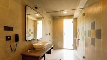 Elite Villa | Bathroom | Shower, free toiletries, hair dryer (on request), slippers