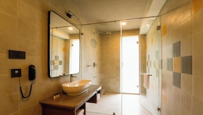 Elite Villa | Bathroom | Shower, free toiletries, hair dryer (on request), slippers - LEISURE RESORT (Vanur)