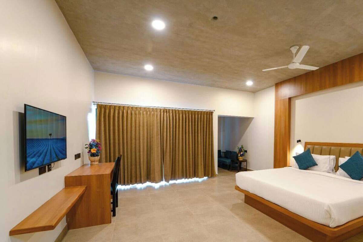 Superior Room, Pool View | In-room safe, desk, laptop workspace, iron/ironing board (on request)