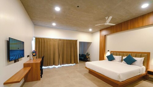 LEISURE RESORT