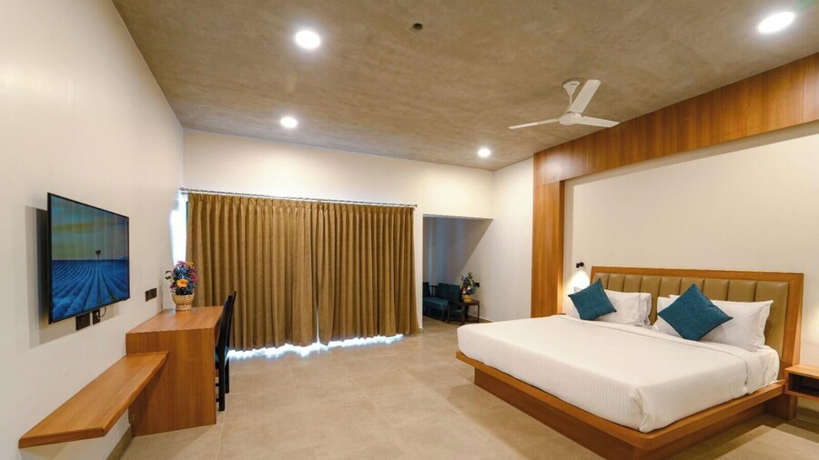 LEISURE RESORT