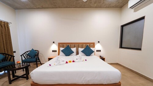 LEISURE RESORT