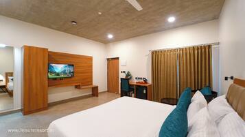 Deluxe Double Room | In-room safe, desk, laptop workspace, iron/ironing board (on request)