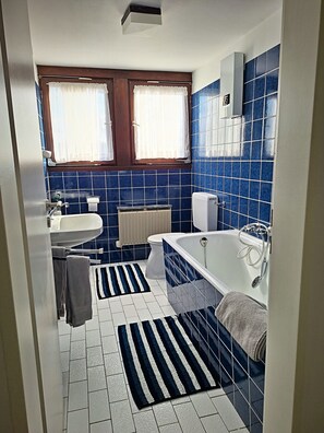 Handtücher, Seife, Toilettenpapier